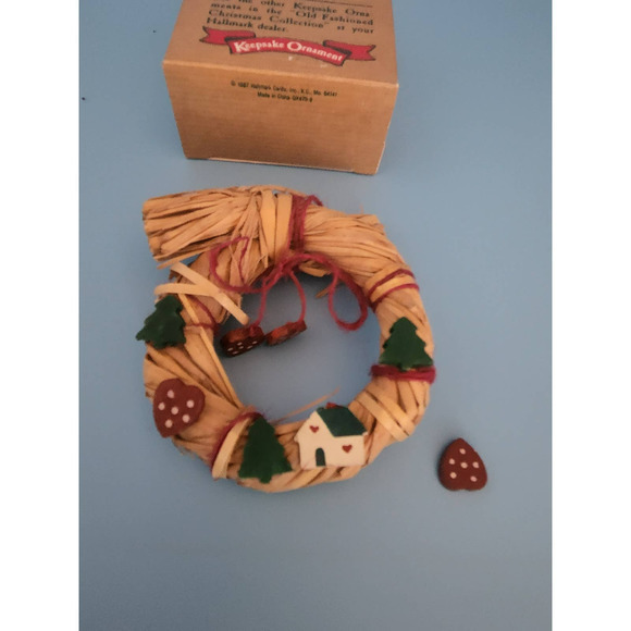 VTG Hallmark Keepsake Ornament Old Fashion Collection Wood and Straw Wre… - Picture 2 of 3